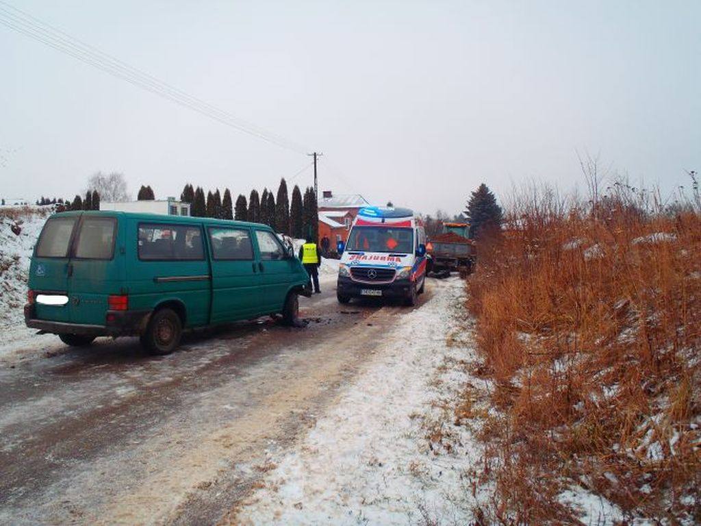wypadek, zniszczone maszyny rolnicze, policja, Sandomierz, Kuźnia Raciborska