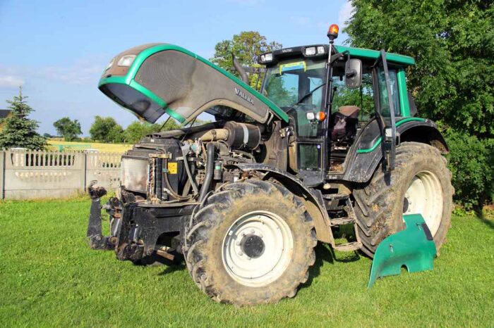 Valtra T121