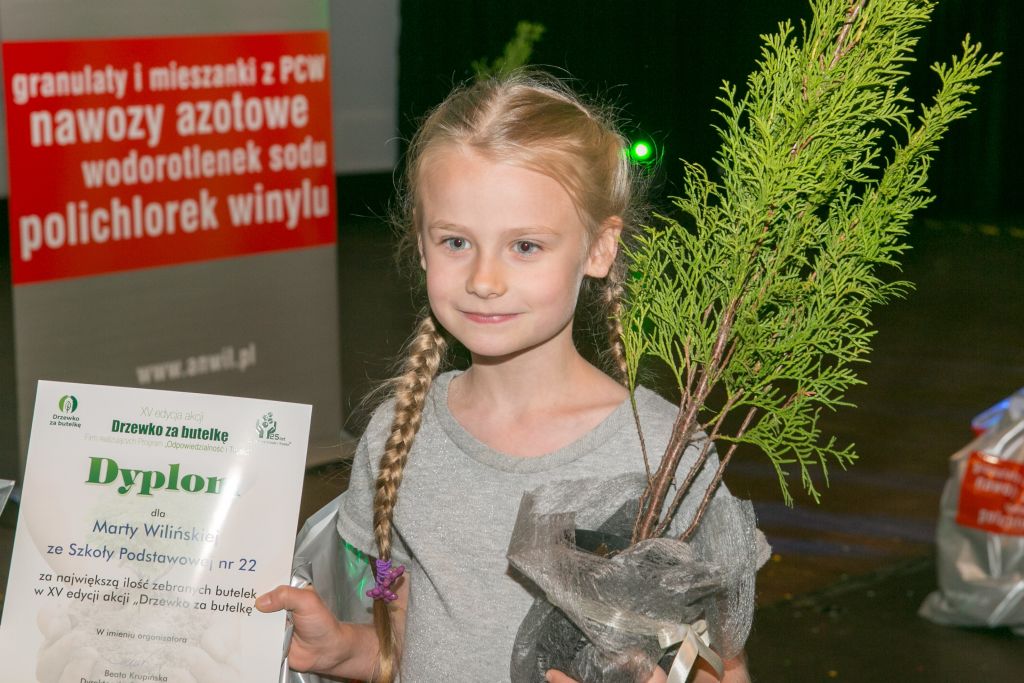 akcja Drzewko za butelkę, ekologia, włocławek, anwil, zbieranie butelek pet, sadzonki drzew i krzewów