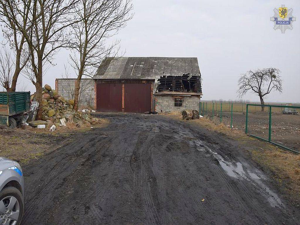 pożar, podpalenie, pożar stodoły, pomorskie, policja, straty, wieś