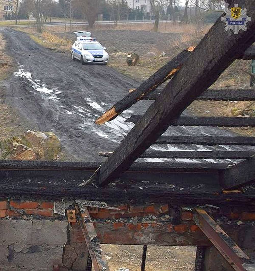 pożar, podpalenie, pożar stodoły, pomorskie, policja, straty, wieś