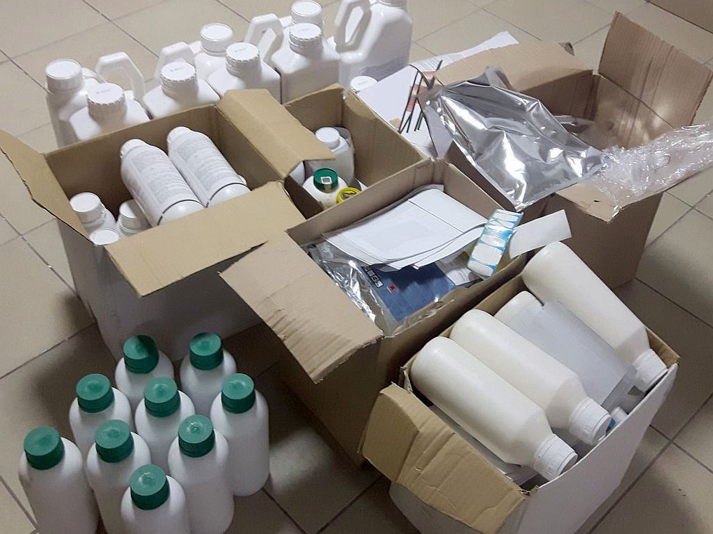 przemyt środków ochrony roślin, sadownik, rewizja w gospodarstwie, KAS, policja