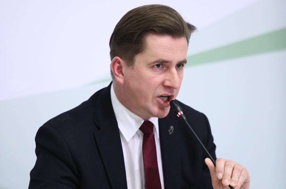 pomocnicy rolnika, rafał romanowski, praca sezonowa w gospodarstwie, pomoc przy zbiorach