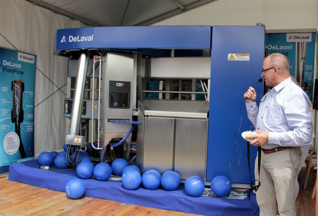 DeLaval, robot udojowy, bydło, pasza