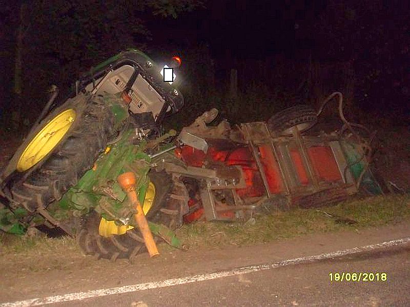 wypadek, ciężarówka ze świniami wpadła do rowu, świnie, trzoda chlewna