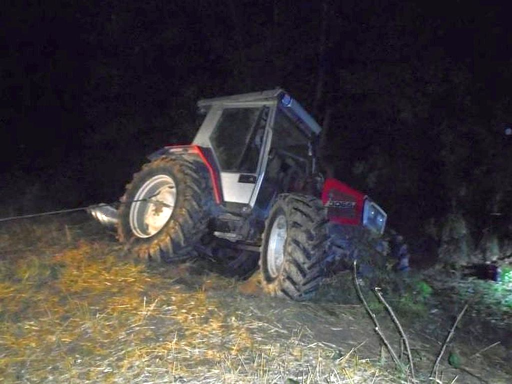 wypadek, strażacy, straż pożarna, wypadek rolnika, świętokrzyskie, małopolskie