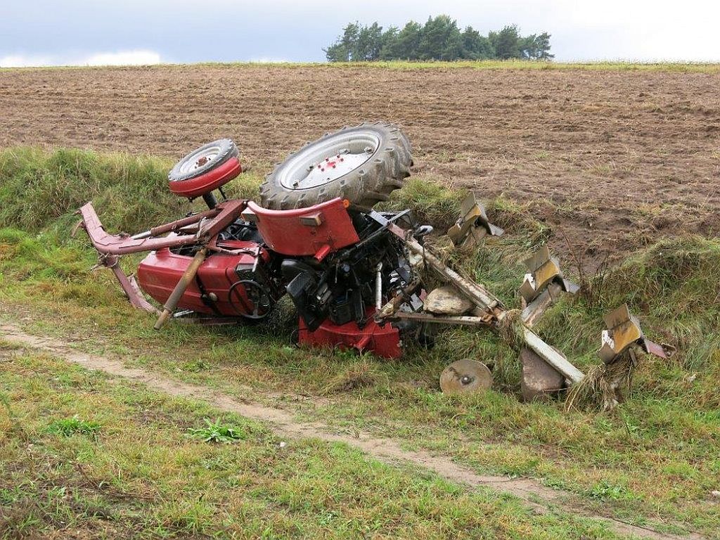 wypadki z udziałem ciągników, wypadki na polu, ropczyce, podkarpacie, gmina warta, sieradz, wielkopolska