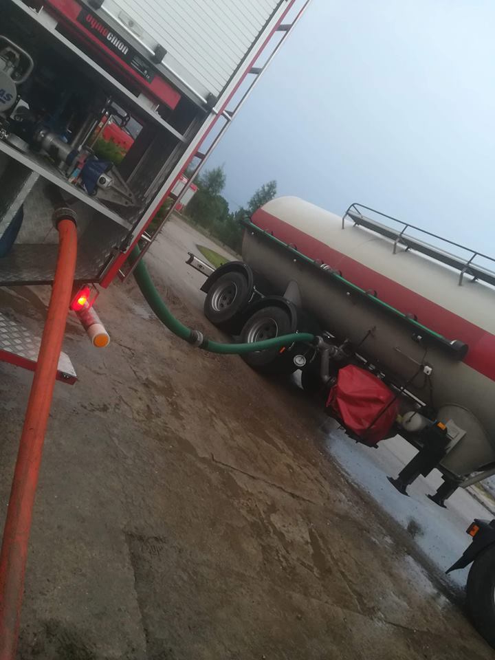 OSP KSRG Ruchna, pożar, burza, straty w gospodarstwie, pożar bel słomy, piorun