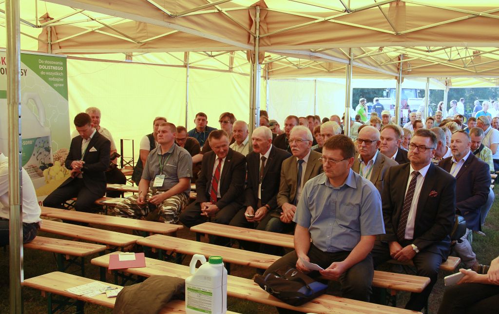 Farmday, bydło mleczne, Imiołek, wozy paszowe