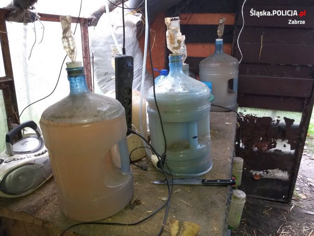 alkohol, nielegalna wytwórnia alkoholu, policja, Zabrze