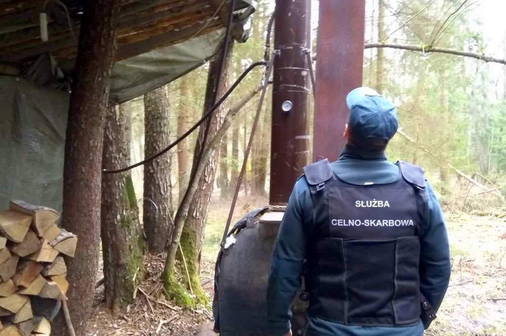 bimbrownia, nielegalna produkcja alkoholu, królowy most, podlasie, kas