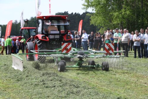 Pokazy polowe maszyn zielonkowych Agromy Sępólno Krajeńskie