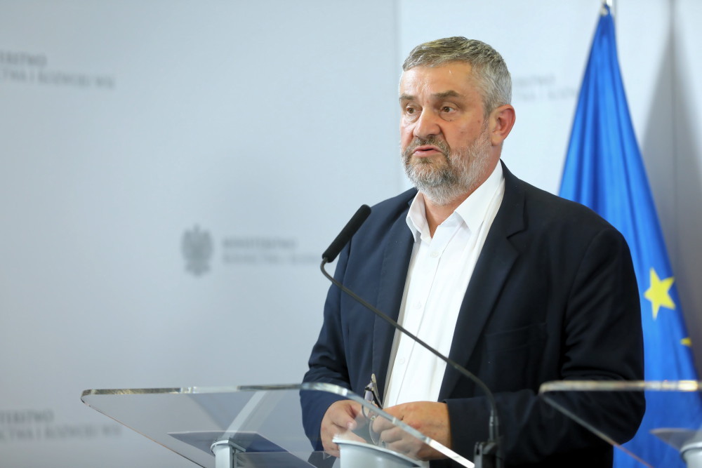 Alkohole wytwarzane przez rolników, destlarnie usługowe, akcyza na alkohol, jan krzysztof  ardanowski