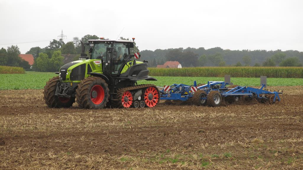 Ciągnik Claas Axion Terra Trac