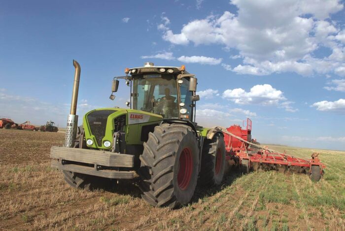 Kombaj Claas Lexion