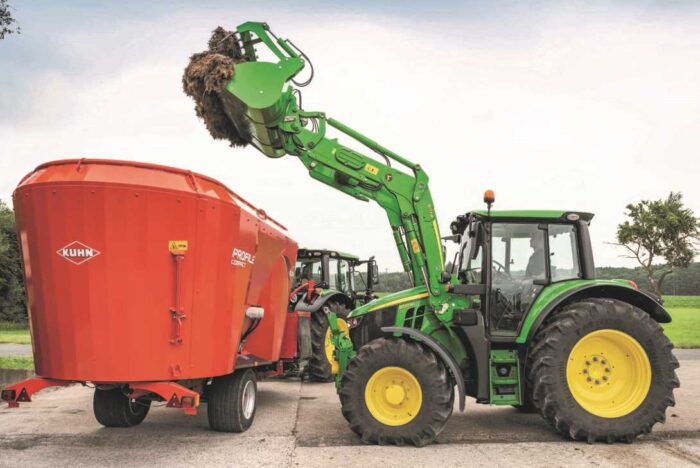 John Deere 6215R