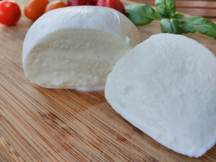 Produkcja mozzarelli, przemysłowy skrzep mleka, włochy, Rolniczy związek Coldiretti