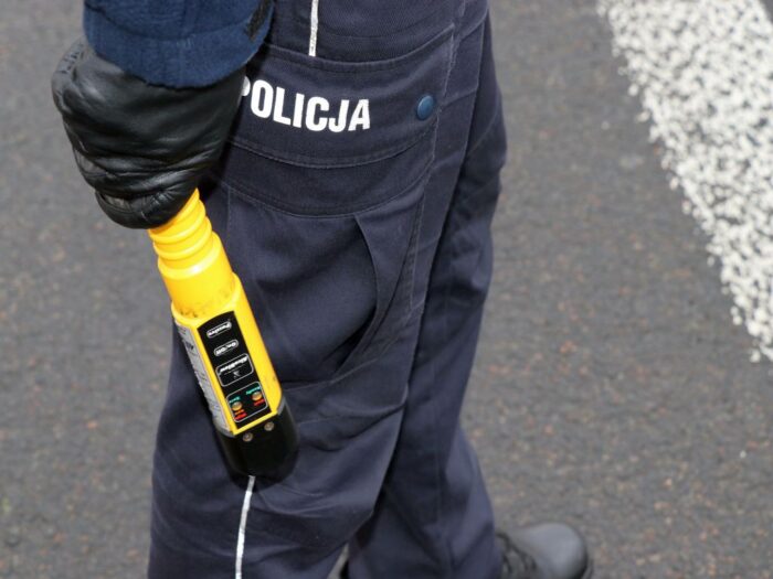 wypadki na drogach, pijani traktorzyści, policja, zakaz prowadzenia pojazdów mechanicznych, badanie alkomatem