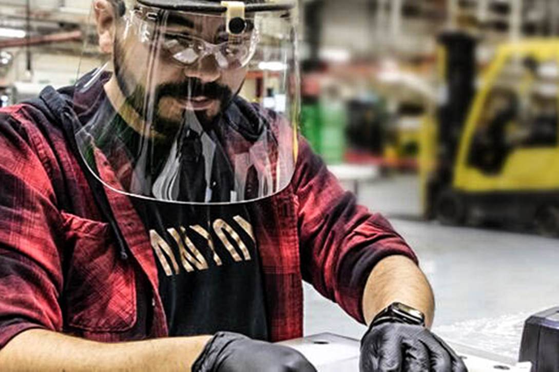 Klipsy 3D pomysłu inżynierów John Deere do czapeczek