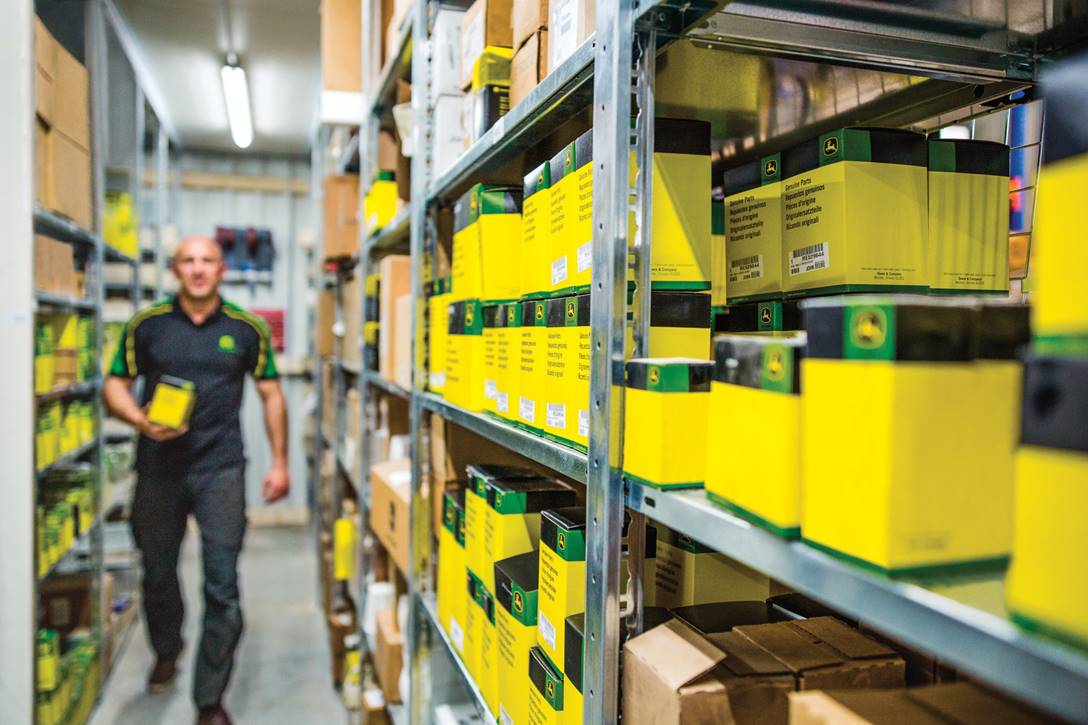 John Deere - magazyn części zamiennych