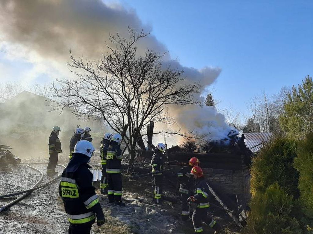 pożar gospodarstwa, świętokrzyskie, Kolonia Grzybów, straż pożarna, gowin, pomorze