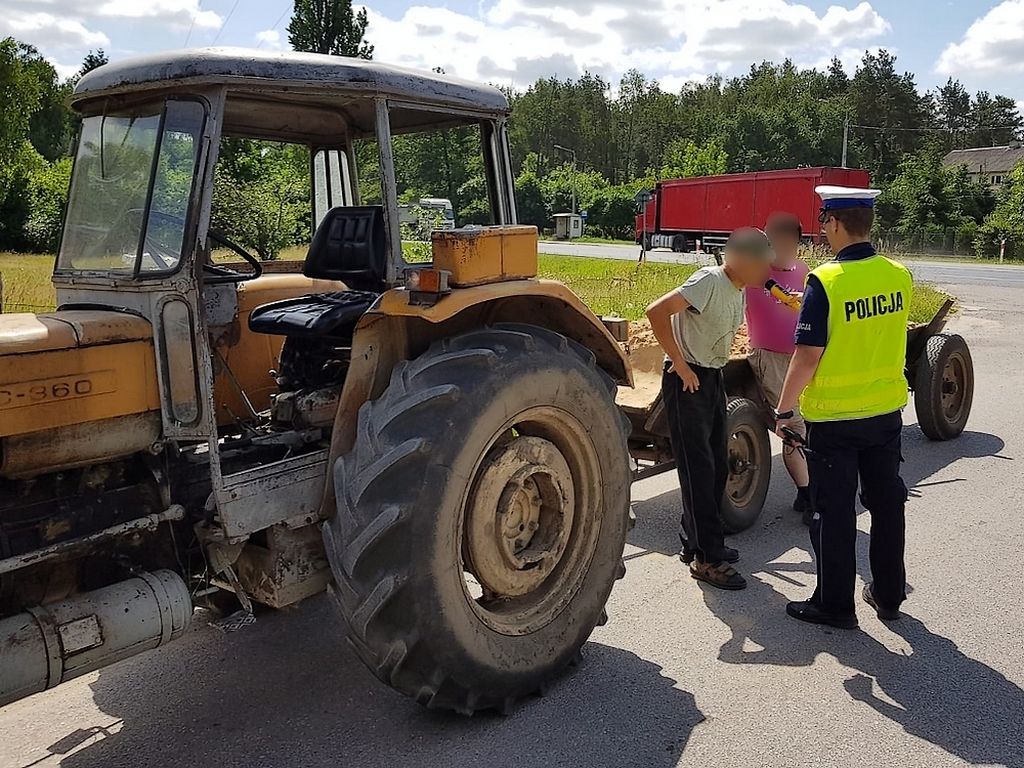 pijani traktorzyści, gmina Kołbiel, Daniel Niezdropa, Kisielów, powiat przeworski