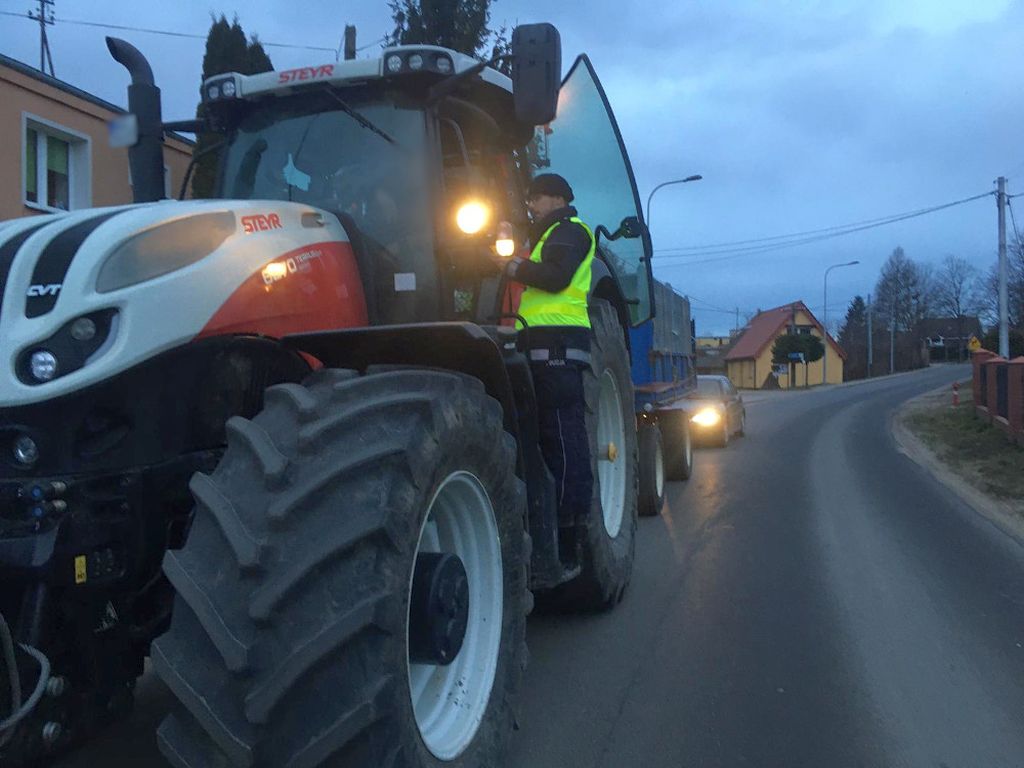 ustawa Prawo o ruchu drogowym, prawo jazdy, kontrola drogowa, maszyny rolnicze