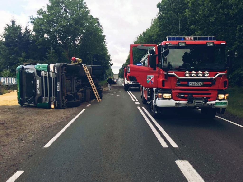 wypadek, warmińsko-mazurskie, policja, soja na drodze