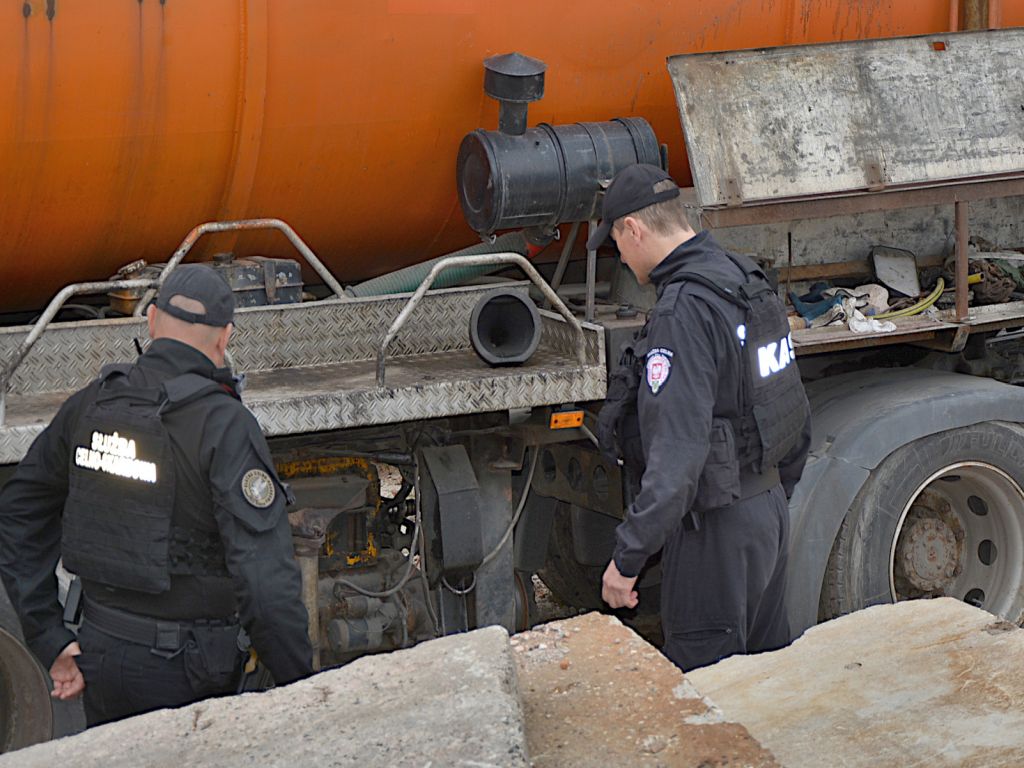 transport oleju palmowego, przejście graniczne w Trzebini, system SENT, Krajowa Administracja Skarbowa