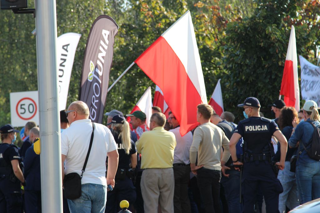 protest rolników w warszawie, siedziba pis, ustawa o ochronie zwierząt, agrounia