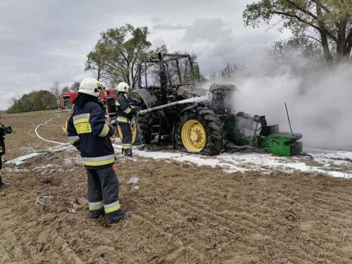 pożar ciągnika, pożar w wielkopolskce, straty rolnika