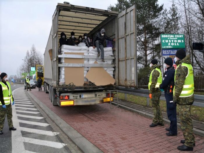 nielegalni imigranci, transport słonecznika, Śląski Oddział Straży Granicznej, Cieszyn
