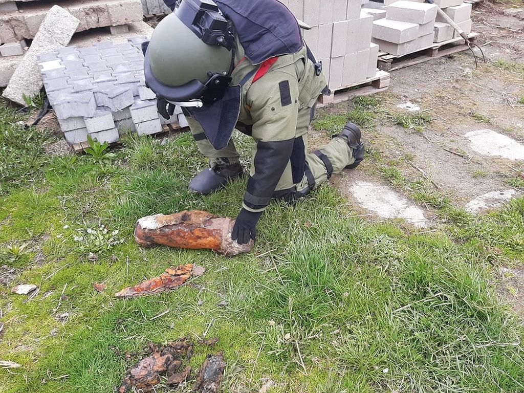pocisk artyleryjski na łące, powiat gnieźnieński, KPP Gniezno, niewybuchy