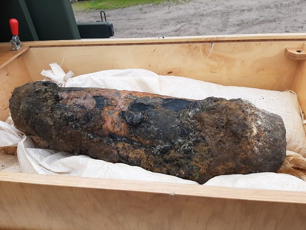 pocisk artyleryjski na łące, powiat gnieźnieński, KPP Gniezno, niewybuchy