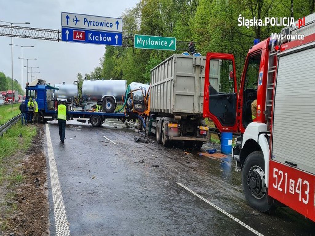 zderzenie ciężarówek, wozy asenizacyjne, autostrada a4, KMP Mysłowice