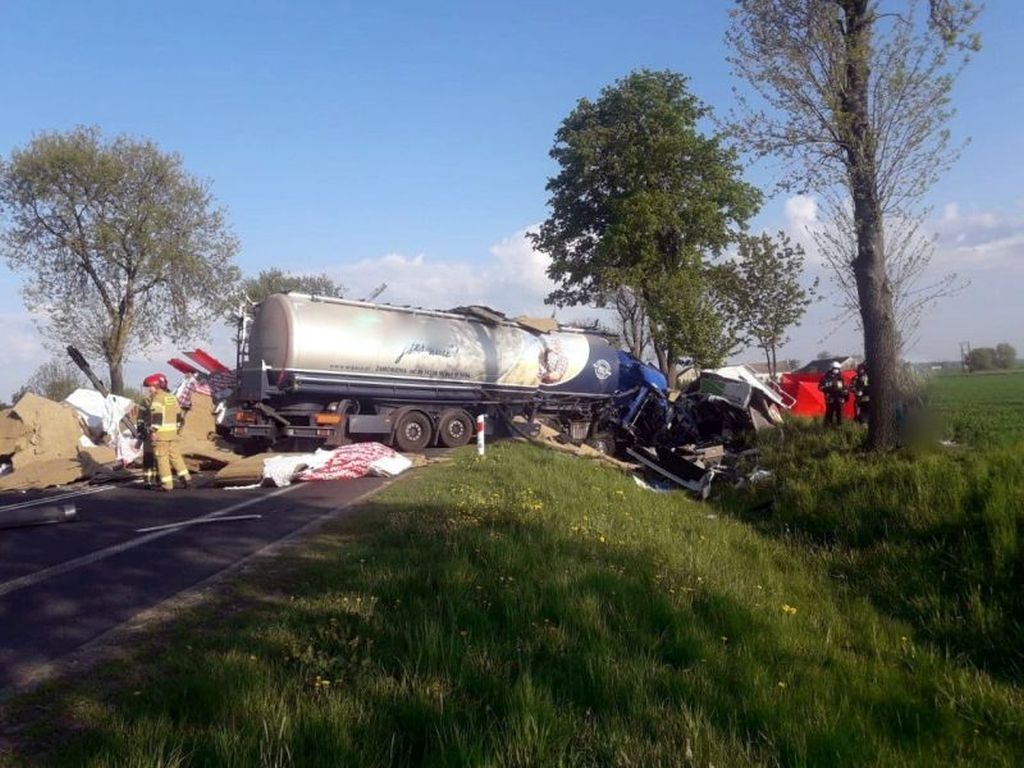 Dobrosielice, powiat płocki, paszowóz, zderzenie ciężarówek