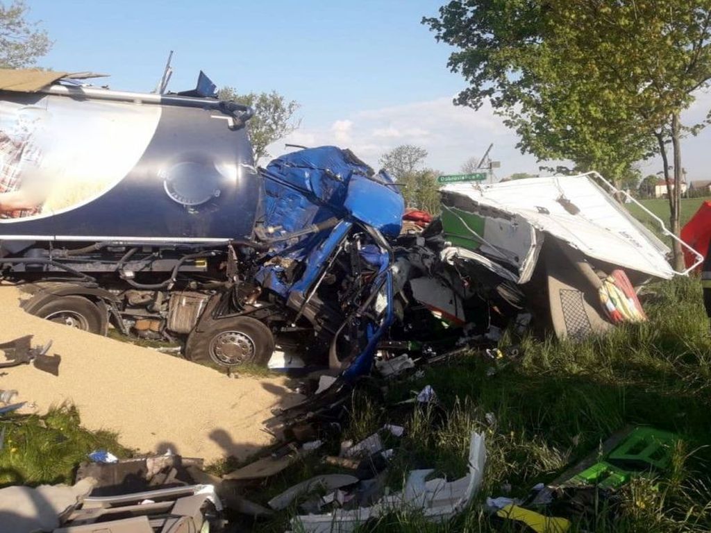 Dobrosielice, powiat płocki, paszowóz, zderzenie ciężarówek