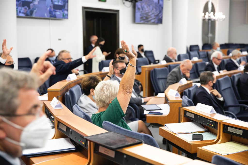 ustawa o gatunkach obcych, senat, barszcz Sosnowskiego, wiewiórka szara, rak marmurkowy