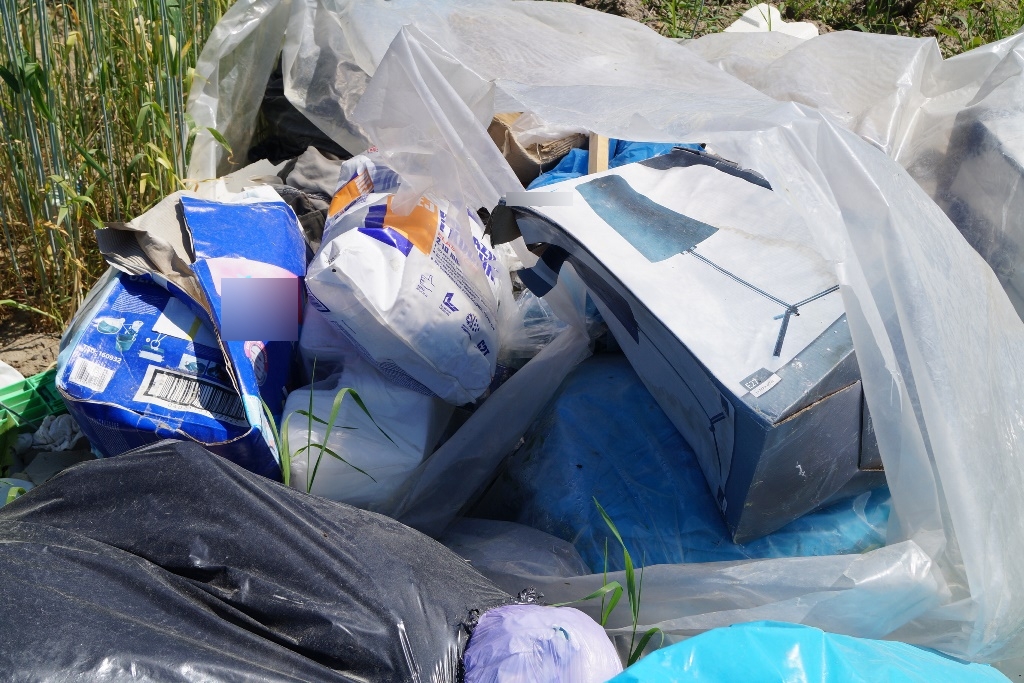wyrucił śmieci na pole, gmina Brodnica, powiat średzki, Ewa Kasińska