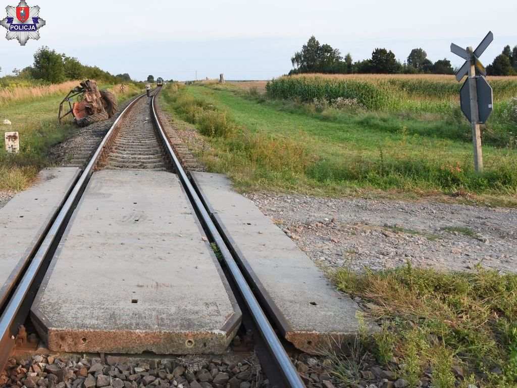 wypadek, ciągnik, lokomotywa, tory