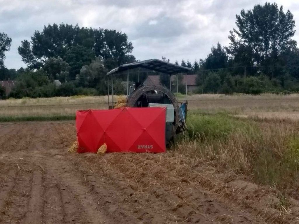 wypadek,gmina błaszki, kombajn ziemniaczany