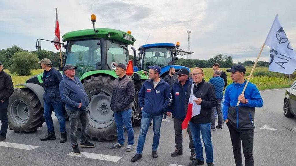 protest rolników w warszawie, siedziba pis, ustawa o ochronie zwierząt, agrounia