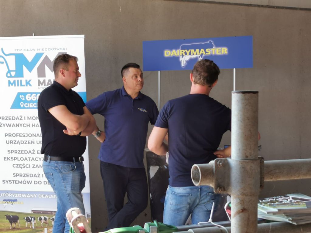 dni otwarte z Dairymaster, zwiedzanie obory, hala udojowa, dój krów, gospodarstwo rolne,