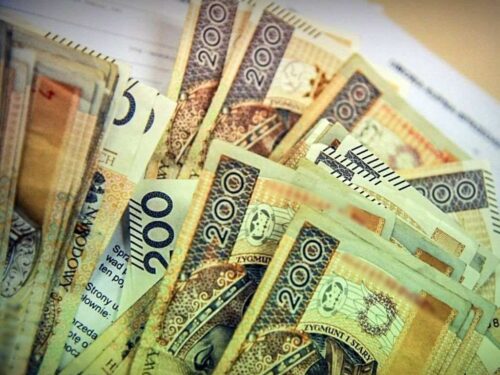 pieniądze, emerytura, renta, banknoty