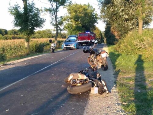wypadek, traktor, przyczepa, motocyklista