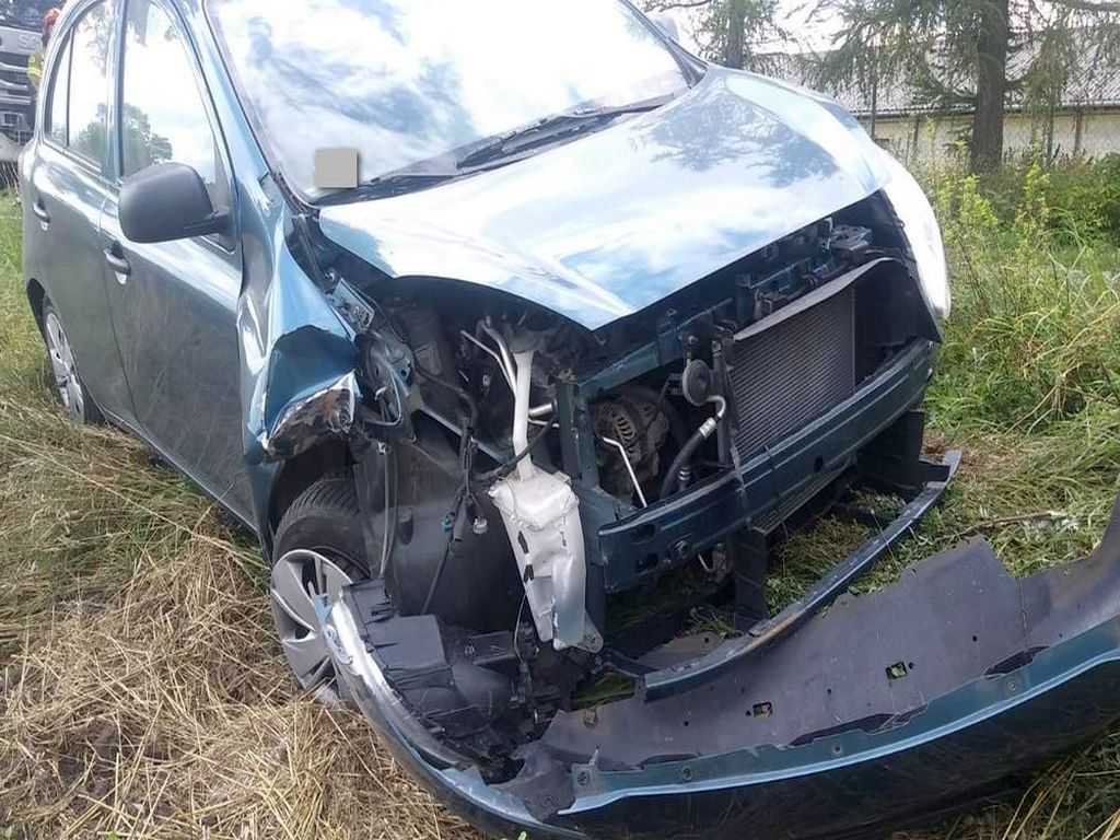 ciągnik, nissan, wypadek, wyprzedzanie