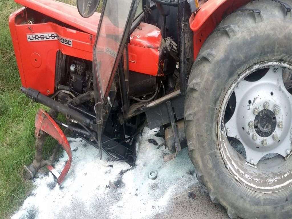 ciągnik, nissan, wypadek, wyprzedzanie