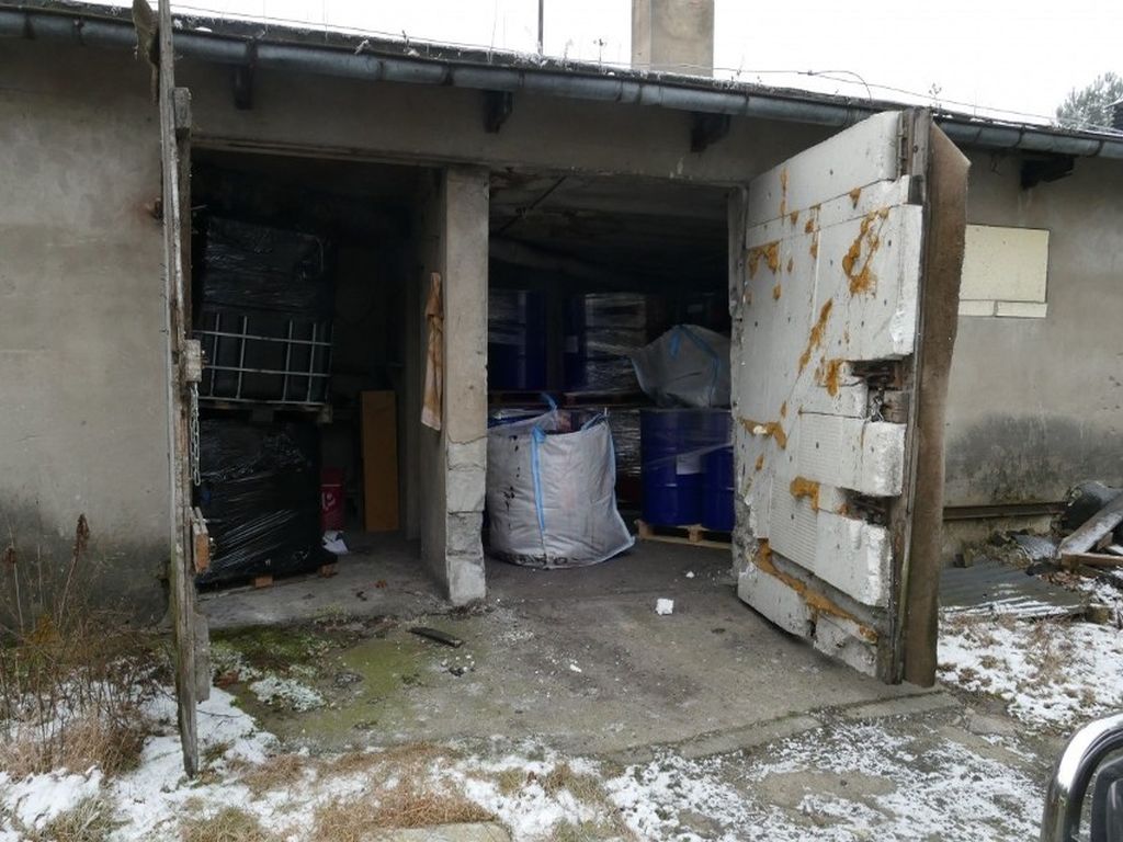 odpady w byłych kurnikach, Kolonia Głowa, Zgierz, WIOŚ Łódź