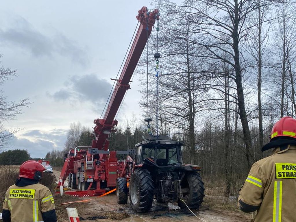 wypadki z udziałem ciągników rolniczych, traktor wpadł do rzeczki Studzianka, Grzegorz Bajko