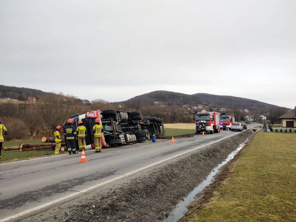 transport drewna, Łęka, powiat nowosądecki, OSP Łososina Dolna, KM PSP Nowy Sącz